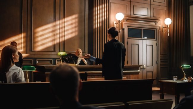 تعويض ضخم لفتاة أخطأت المشفى بعد ولادتها ومنحتها لعائلة أخرى! فيسبوك تسبب بعودتها لأمها الحقيقية