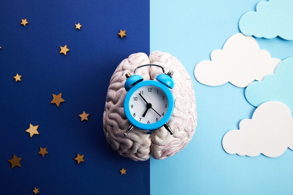 الساعة البيولوجية هي قدرة الجسم على النوم والاستيقاظ خلال اليوم - ShutterStock