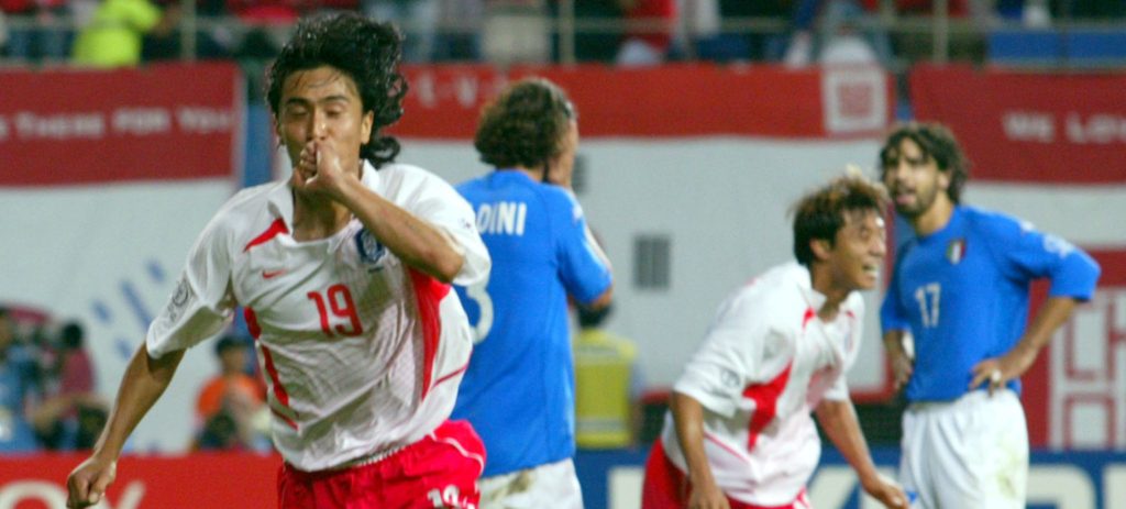 لاعب منتخب كوريا الجنوبية أهن جونغ هوان - رويترز