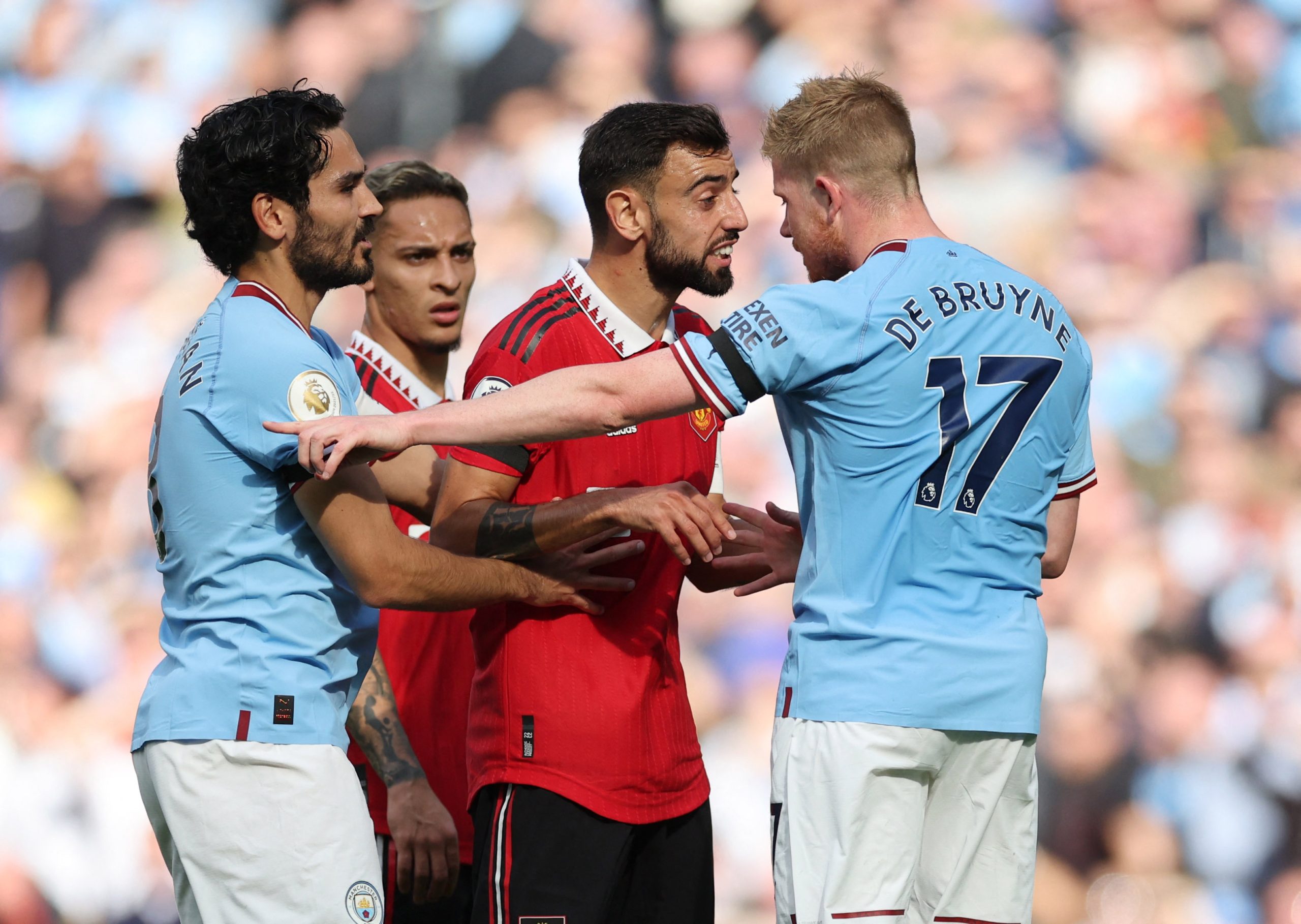 ديربي مانشستر من بين أشهر المواجهات في أوروبا (رويترز)