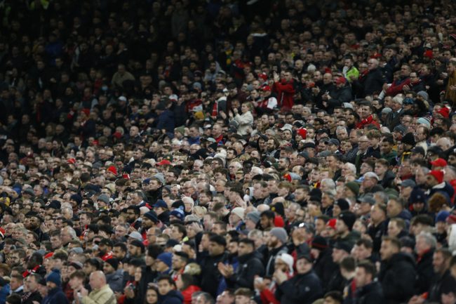 لماذا يقع البعض في حب كرة القدم لدرجة التعصب؟