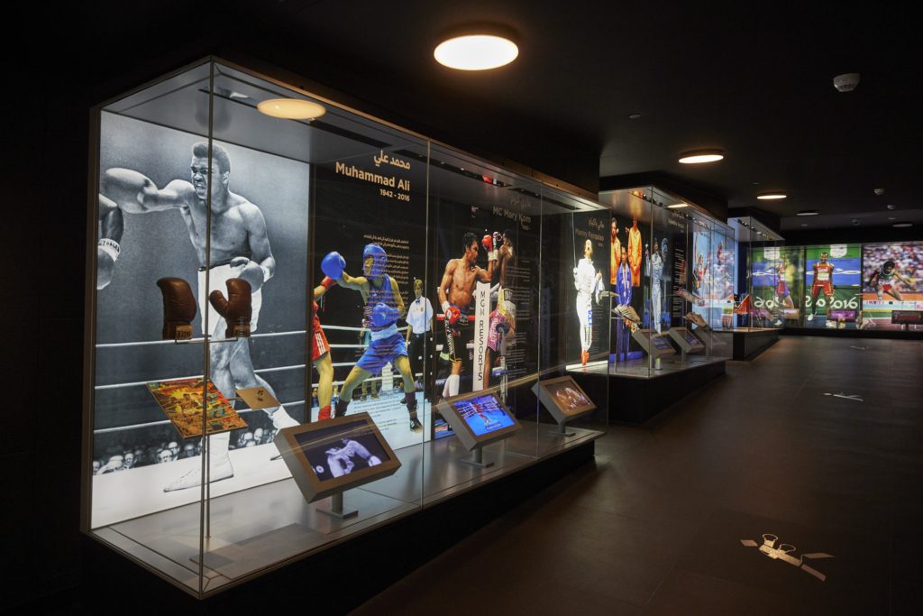 صورة لمعروضات محمد علي كلاي في المتحف الأولمبي في قطر - الموقع الرسمي للمتحف