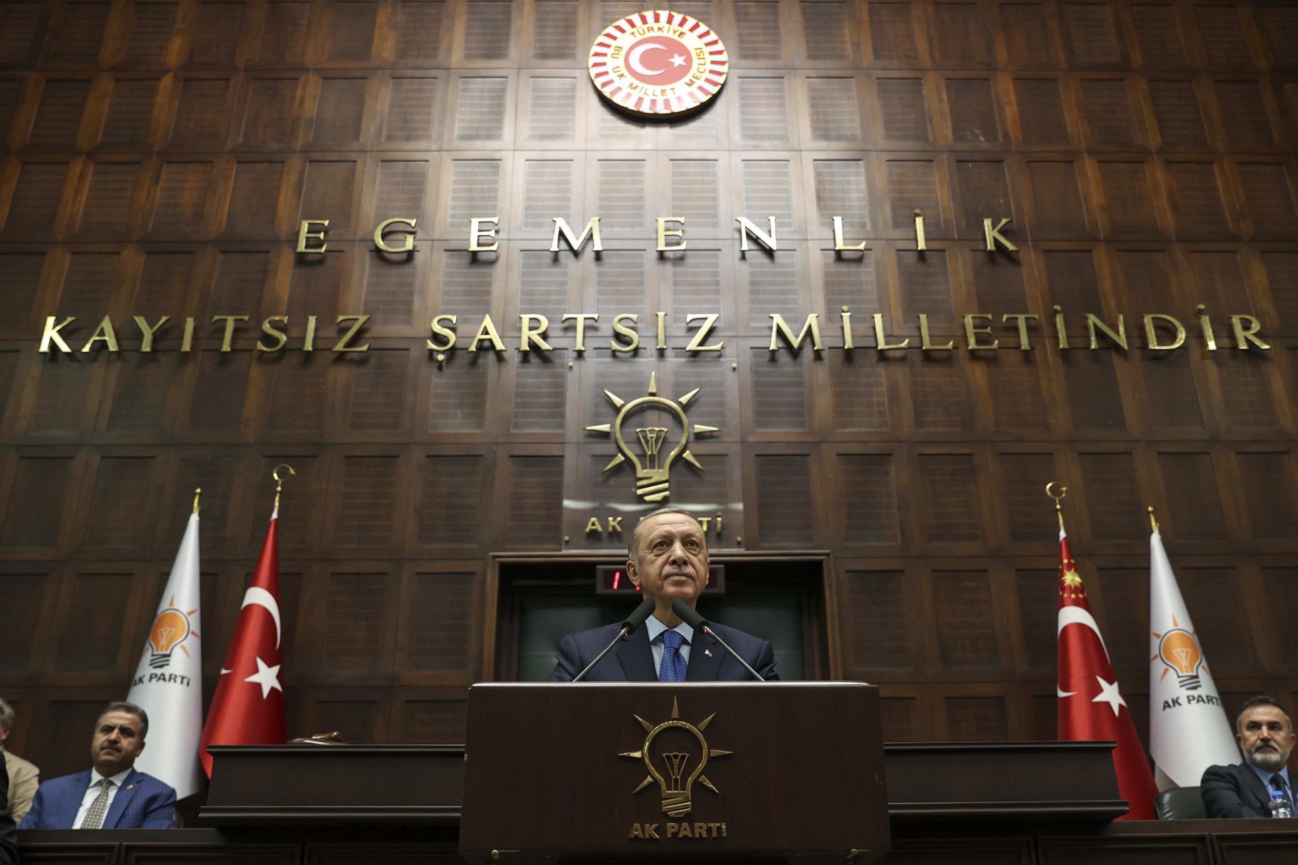 أردوغان يردّ على مقترح قانون لزعيم المعارضة حول الحجاب: إن كنت صادقاً فتعالَ ندرجه في الدستور