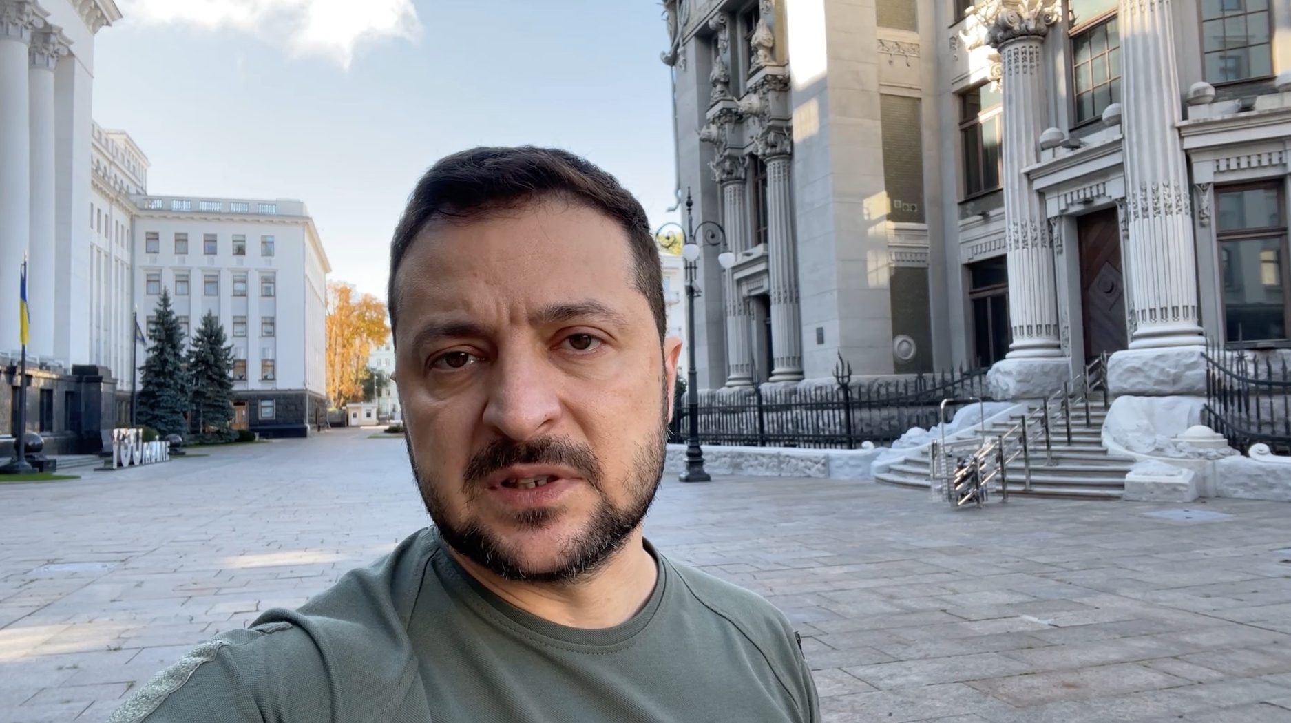 زيلينسكي يدعو شعبه للالتزام بالملاجئ بعد قصف كييف: روسيا تحاول محونا من على وجه الأرض