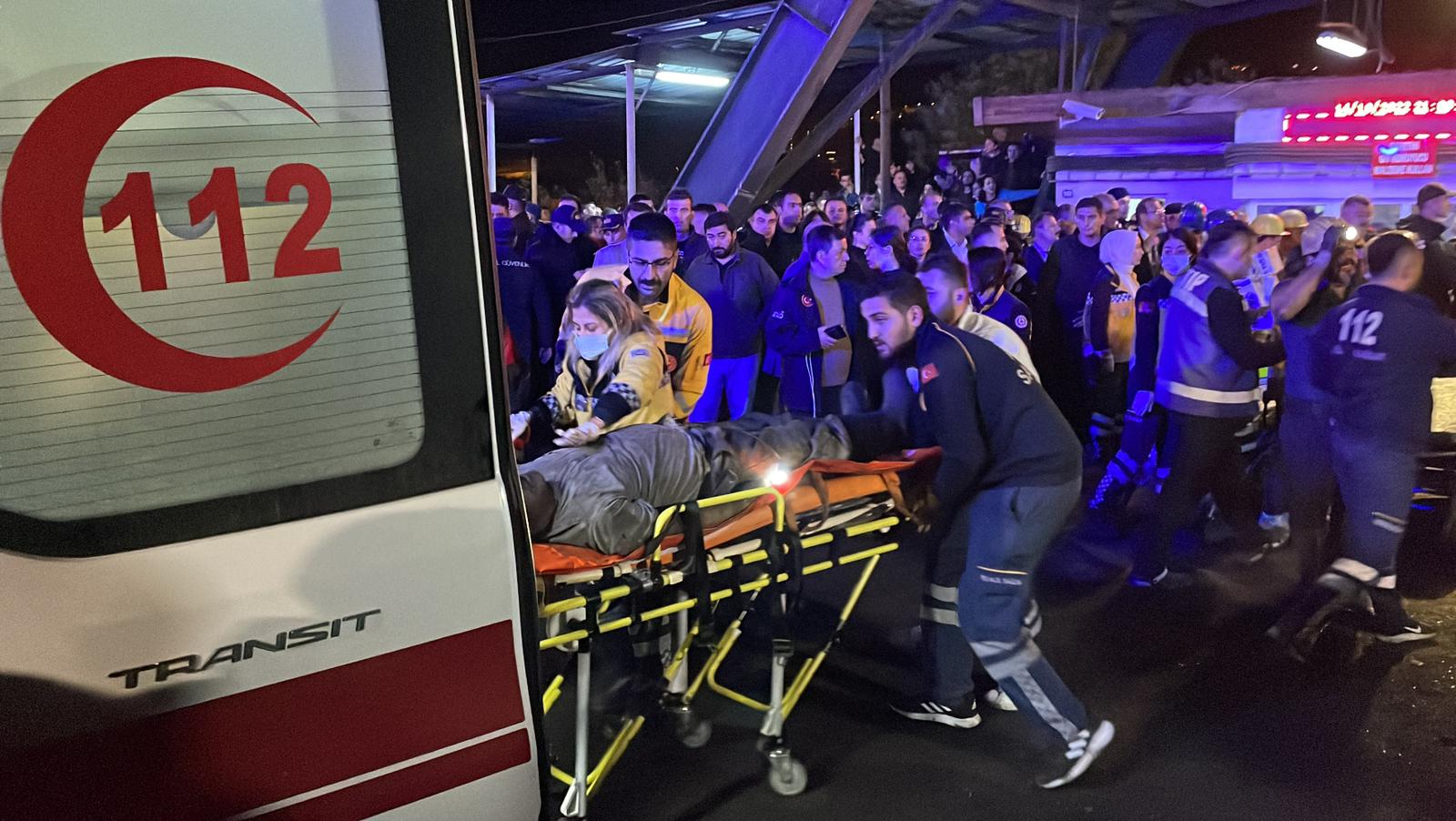 أكثر من 20 قتيلاً في انفجار داخل منجم معادن على عمق 350 متراً شمالي تركيا.. وعمليات الإنقاذ ما زالت مستمرة