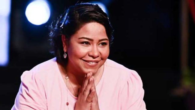 “مضّوني على ورق مش عارفة إيه هو”.. تسجيل صوتي لشيرين عبد الوهاب تستغيث بمحاميها للخروج من المستشفى!