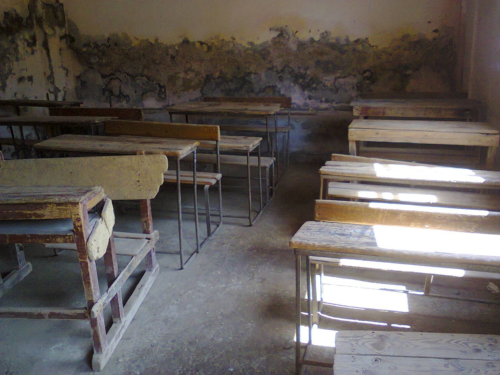 3 حوادث في أسبوع.. مدارس آيلة للسقوط وإصابات بين الطلاب، من يقف خلف فساد الأبنية التعليمية في مصر؟