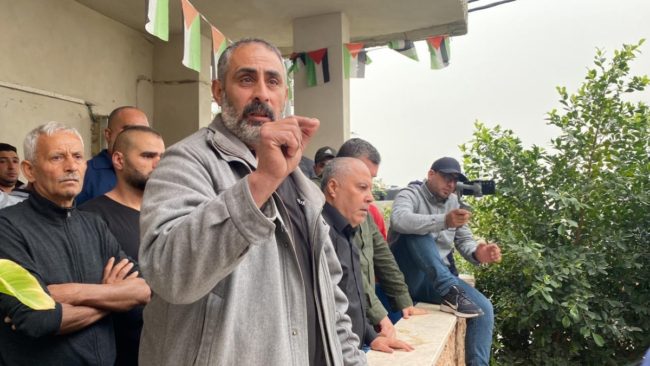 انشق عن جهاز السلطة الأمني وتطارده إسرائيل 26 عاماً.. حكاية “فتحي خازم” الذي يود الاحتلال اغتياله!