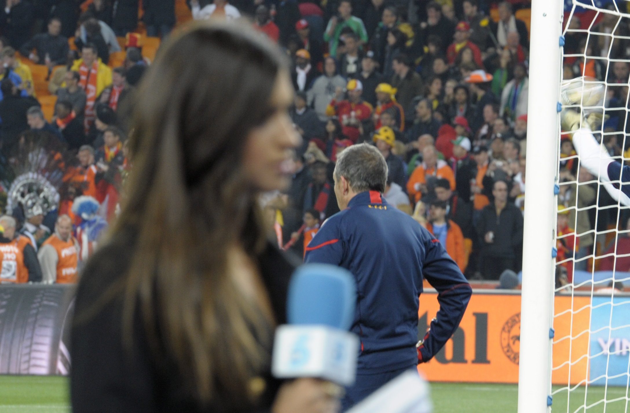 مراسلة رياضية تتعرض لمحاولة سرقة على الهواء - gettyimages