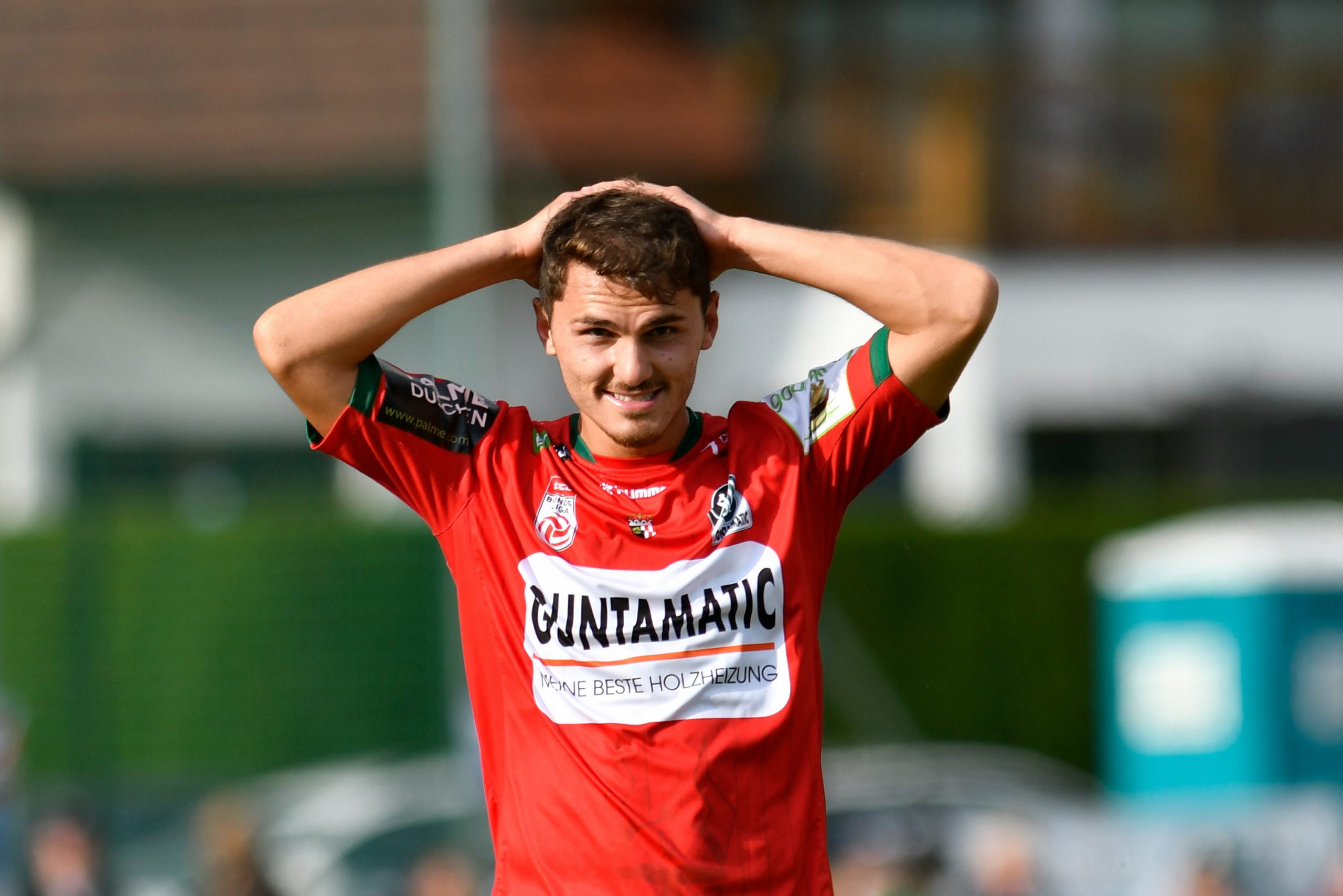 لاعب يسجل أغرب هدف ذاتي - gettyimages