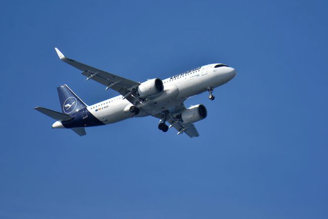 أجنحتها ترفرف بانسيابية! طائرة لـ”إيرباص” تحاكي حركة الطيور تجري أولى تجاربها في فرنسا