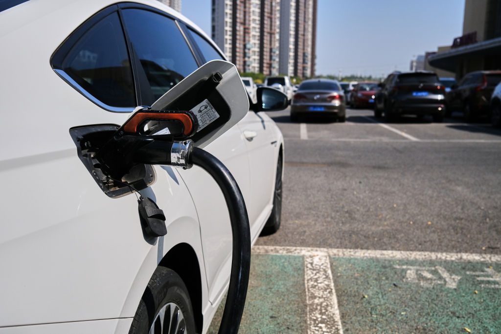 سيارة تعمل بالكهرباء