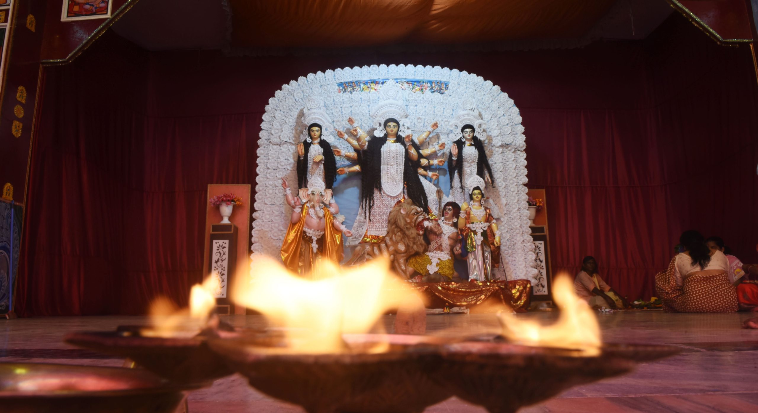 حريق مروّع خلال مهرجان هندوسي يقتل ويصيب العشرات.. فيديو لأناس يصرخون فزعاً أمام ألسنة النيران