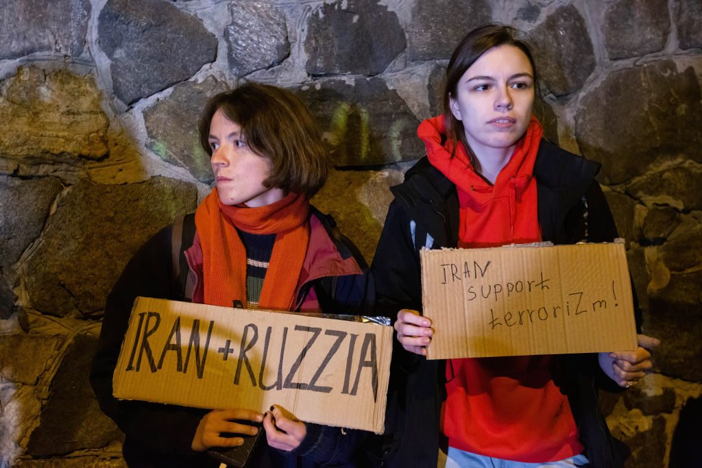 وزير خارجية إيران يهاتف نظيره الأوكراني.. نفى تزويد روسيا بمسيّرات انتحارية ويعلن استعداد بلاده لمحادثات مع كييف