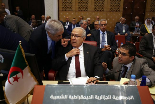 مقعد سوريا ما زال مجمداً.. ثلثا القادة العرب يحضرون قمة الجزائر وتمثيل منخفض لخمس دول