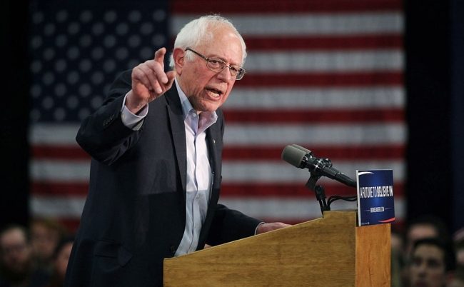 ساندرز يهاجم السعودية بسبب خفض إنتاج النفط: لنسحب قوات أمريكا منها ولتطلب المملكة من بوتين أن يحميها