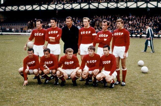 نظراؤه حُرموا منها خلال 65 نسخة.. من هو حارس المرمى الوحيد الذي فاز بجائزة الكرة الذهبية؟