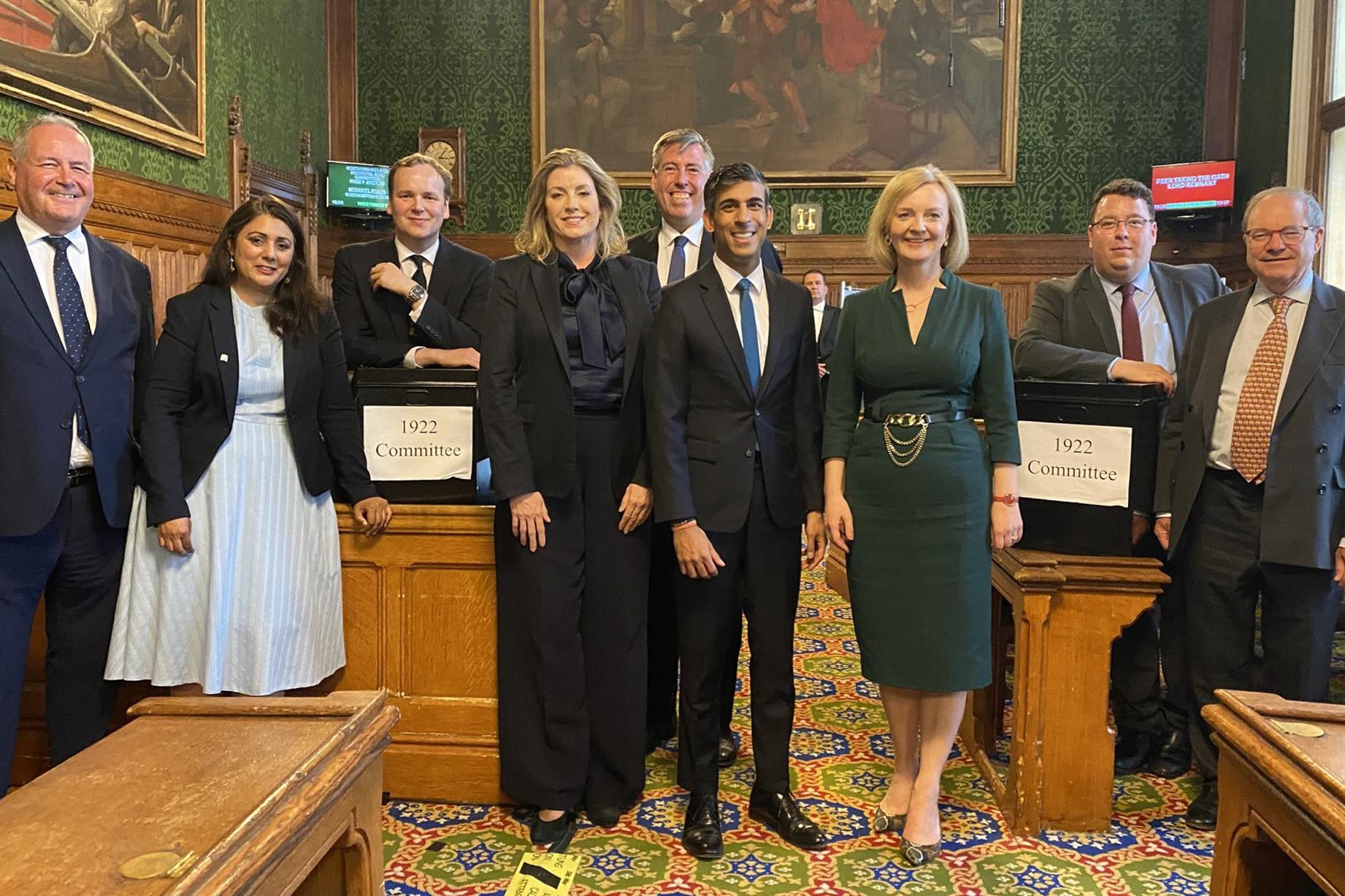 بعد استقالة ليز تراس صاحبة أقصر ولاية في تاريخ بريطانيا.. 8 شخصيات تتسابق على رئاسة الحكومة