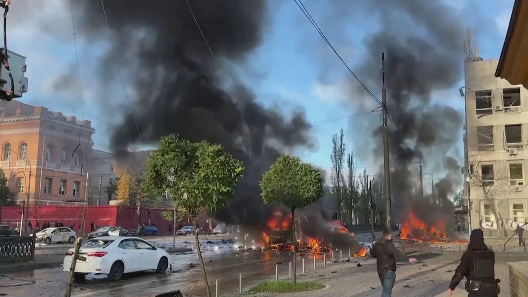 “السماء تُمطر طائرات انتحارية”.. لماذا يصعّد بوتين القصف الجوي على أوكرانيا؟