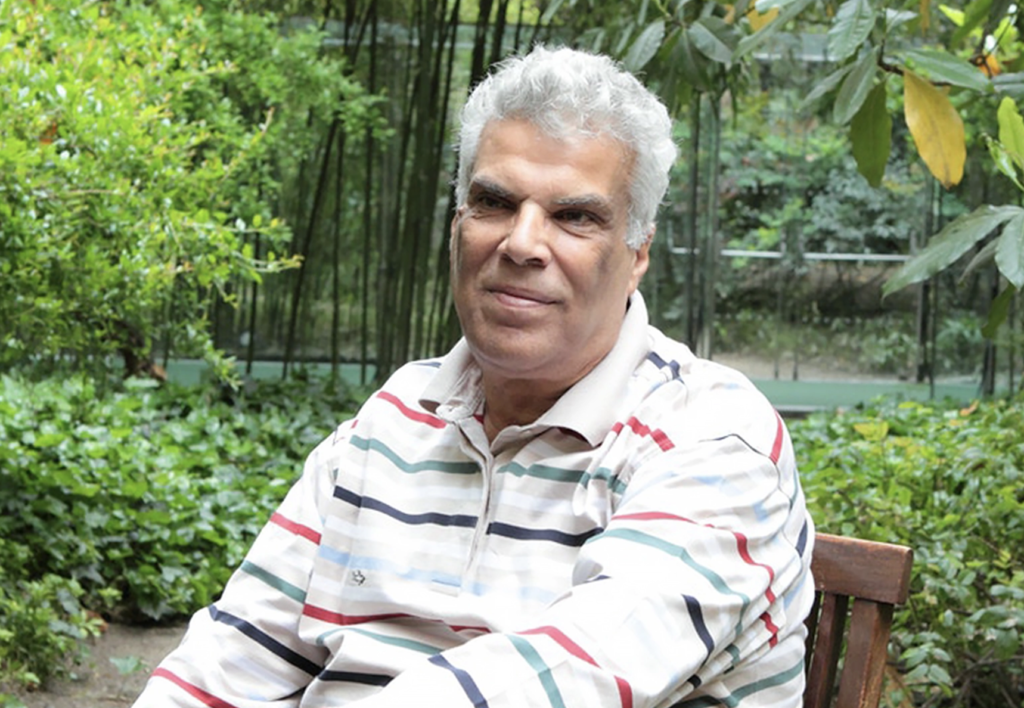 الأديب المصري إبراهيم عبد المجيد - وسائل التواصل