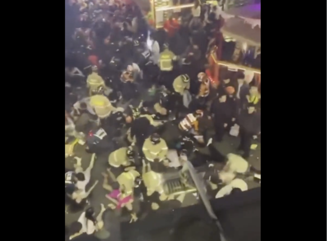 ارتفاع عدد ضحايا “هالوين” كوريا الجنوبية إلى أكثر من 146 شخصاً وإصابة العشرات.. سقطوا في تدافع أثناء الاحتفالات (فيديو)