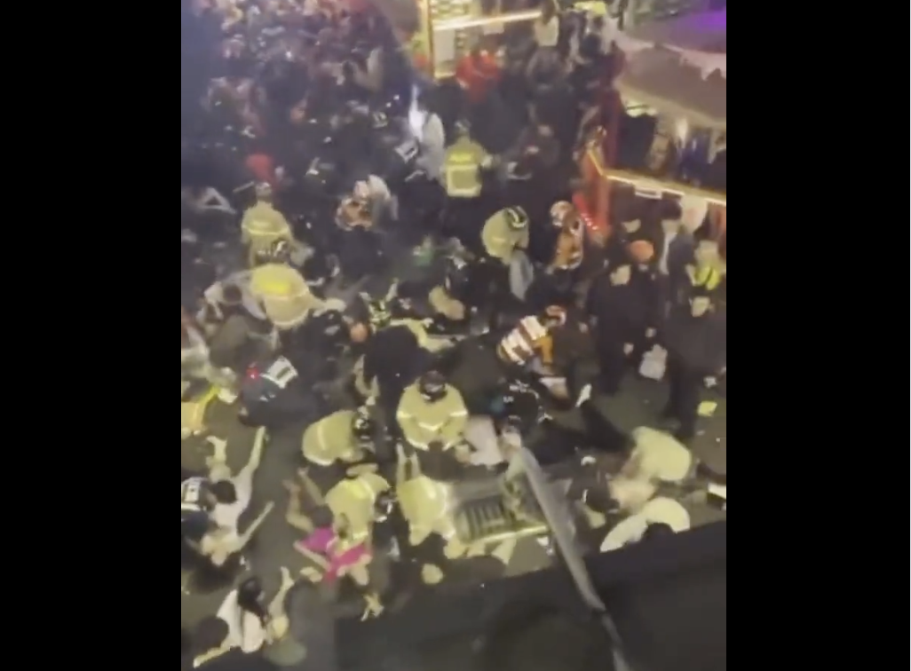 ارتفاع عدد ضحايا “هالوين” كوريا الجنوبية إلى أكثر من 146 شخصاً وإصابة العشرات.. سقطوا في تدافع أثناء الاحتفالات (فيديو)