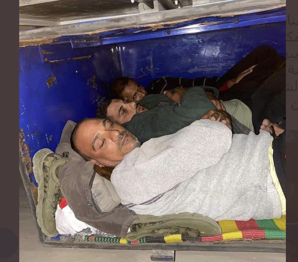 ليبيا تعتقل 13 مصرياً بسبب الهجرة غير الشرعية.. هُرِّبوا بطريقة غير إنسانية عبر صندوق بأسفل شاحنة