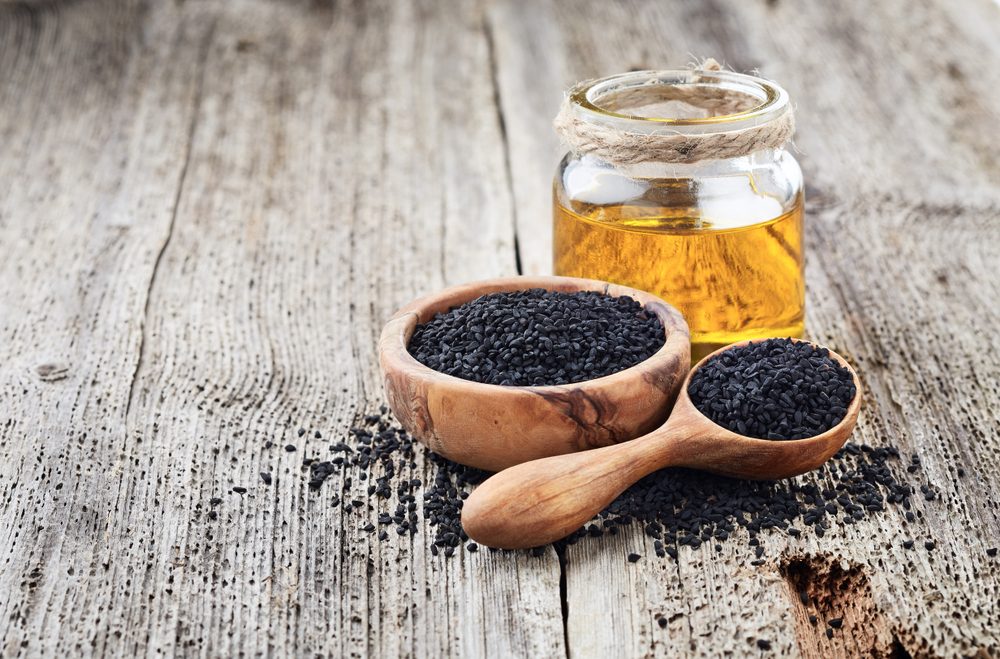 شاي الحبة السوداء بديل صحي للشاي الأسود - ShutterStock