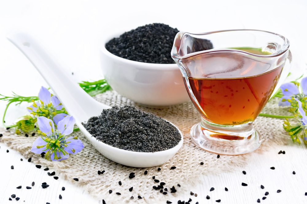 يمكن استخدام زيت حبة البركة في تحضير الشاي - ShutterStock