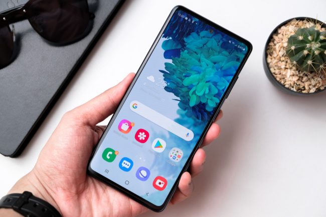 الدفع بالهاتف عوض الكارت البنكي واستهلاك البيانات بشكل أقل.. 13 ميزة جديدة على هواتف أندرويد