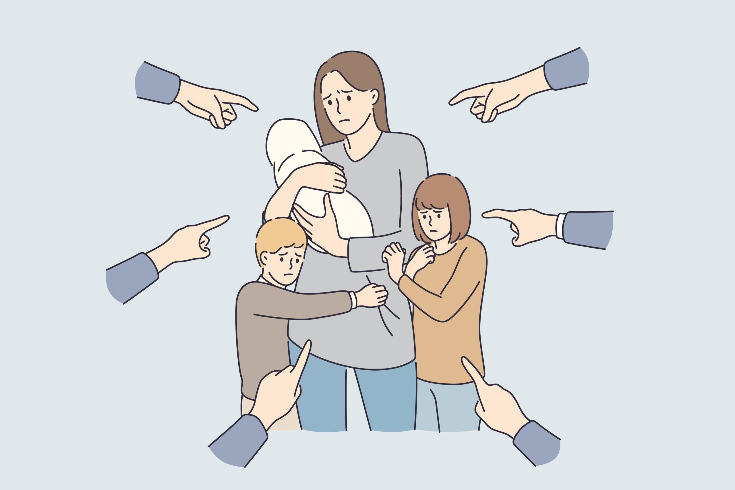  تشعر الأم بضغط هائل نتيجة المسؤولية التي تقع على عاتقها في تربية الأطفال/ Shutterstock