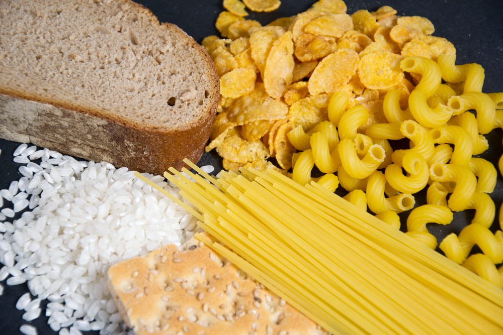 الكربوهيدرات المكررة قد تفاقم الألم والتبعات الصحية المزعجة للدورة الشهرية - ShutterStock