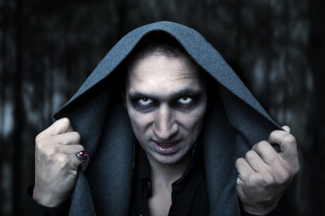 كيف استخدمت الـCIA أسطورة مصاصي الدماء لإرعاب المقاومة في الفلبين؟