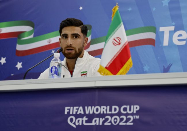رضا جهانبخش لاعب منتخب إيران بعد الاحتجاجات ضد بلده في مونديال 2022: نلعب للرياضة ولا علاقة لنا بالسياسة