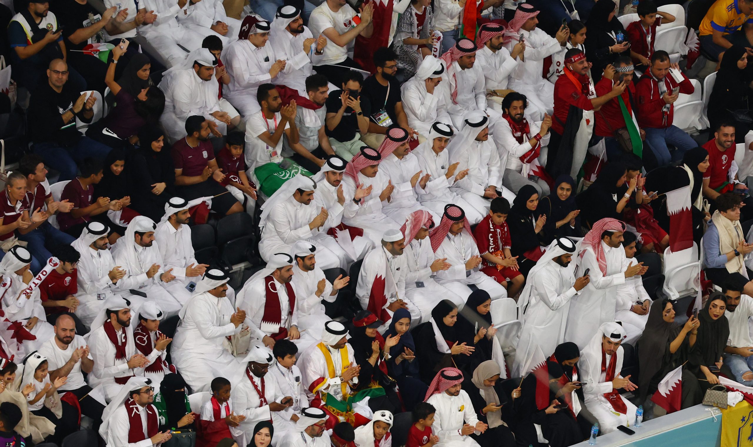 الجماهير تملأ ملعب البيت في افتتاح كأس العالم