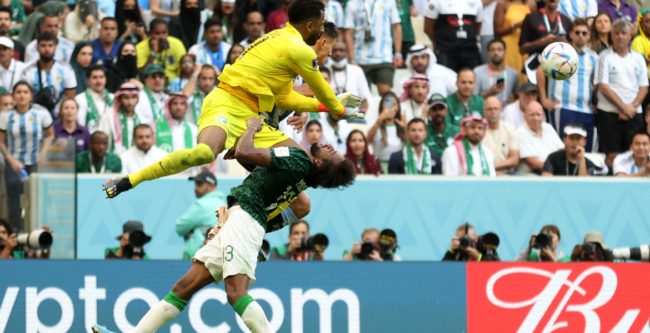 هل يحق للمنتخب السعودي إضافة لاعبيْن جديديْن بدلاً من المُصابيْن سلمان الفرج وياسر الشهراني؟ الفيفا يحسم الأمر