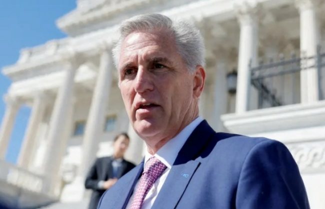 جيروزاليم بوست: خليفة نانسي بيلوسي المحتمَل يخطط لإبعاد إلهان عمر عن لجنة الشؤون الخارجية بالنواب الأمريكي