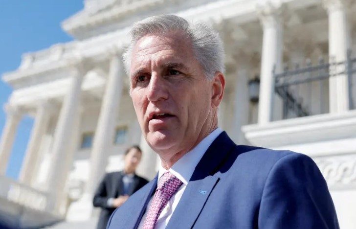 جيروزاليم بوست: خليفة نانسي بيلوسي المحتمَل يخطط لإبعاد إلهان عمر عن لجنة الشؤون الخارجية بالنواب الأمريكي