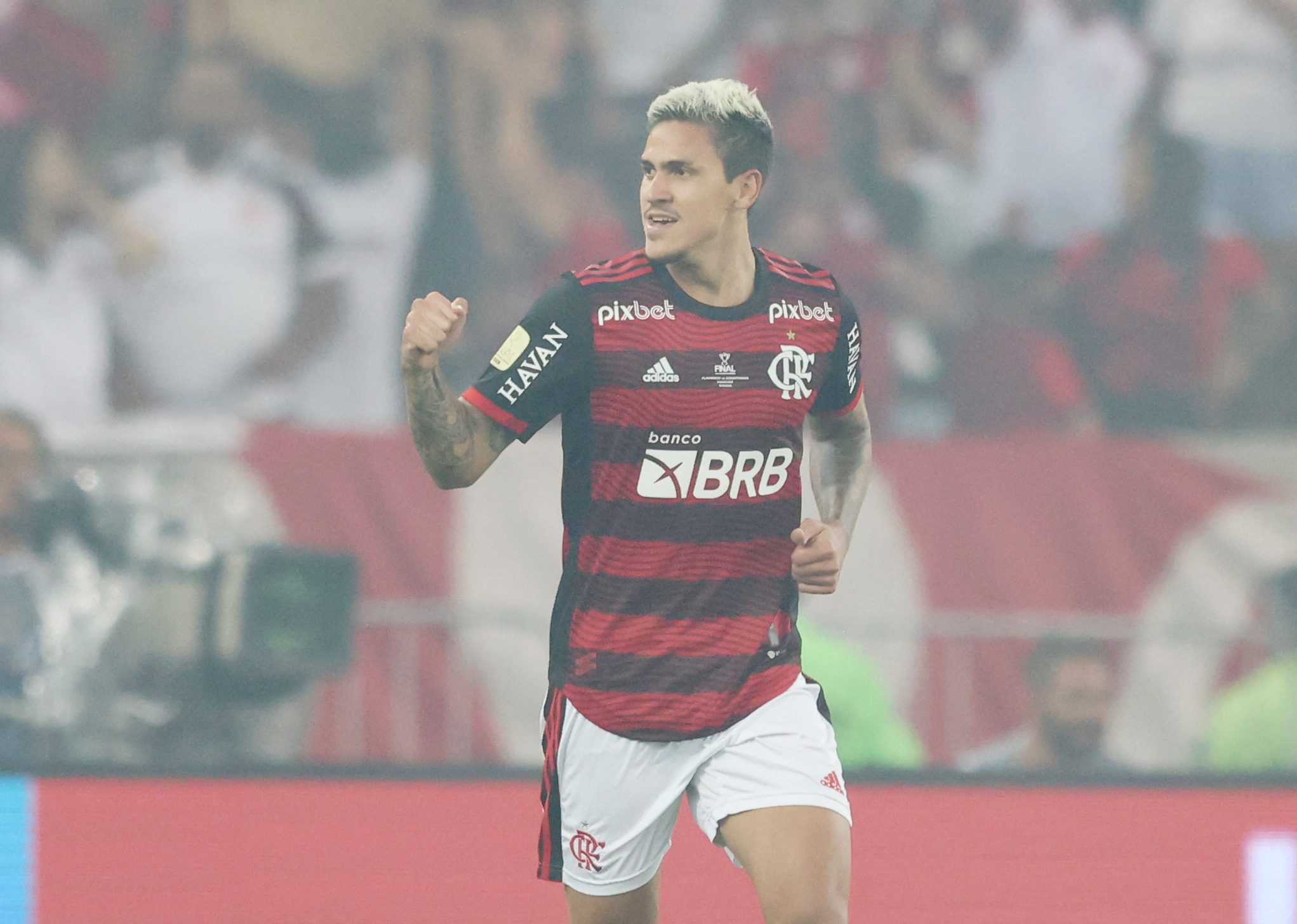 بيدرو يحتفل بانضمامه إلى منتخب البرازيل في كأس العالم على طريقته الخاصة (فيديو)