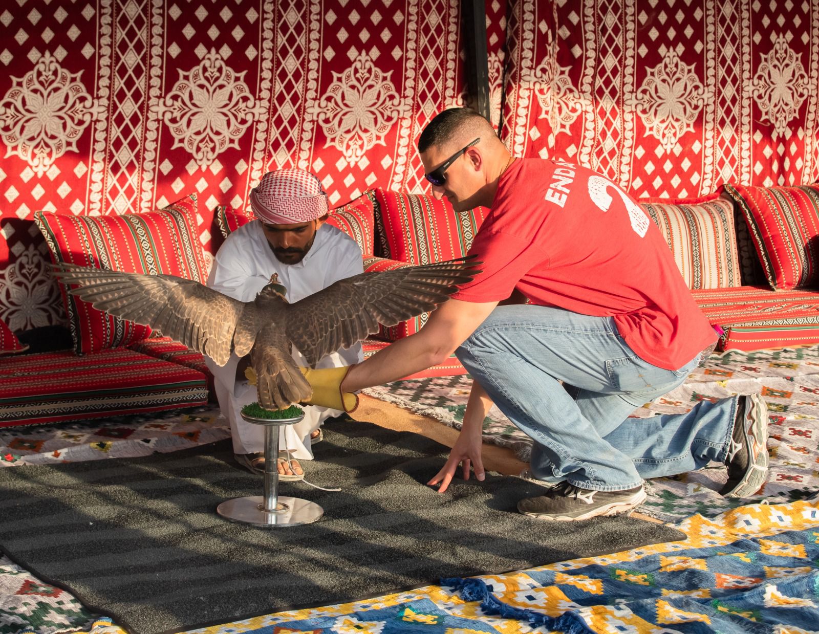 تعريفاً بعادات قطر.. مخيّم صحراوي لقوات تأمين المونديال (صور)