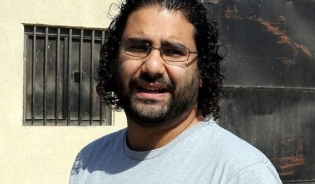 تظاهروا بـ”المنطقة الزرقاء”.. نشطاء يحتجون بقمة المناخ للإفراج عن علاء عبد الفتاح، وشقيقته تقودهم