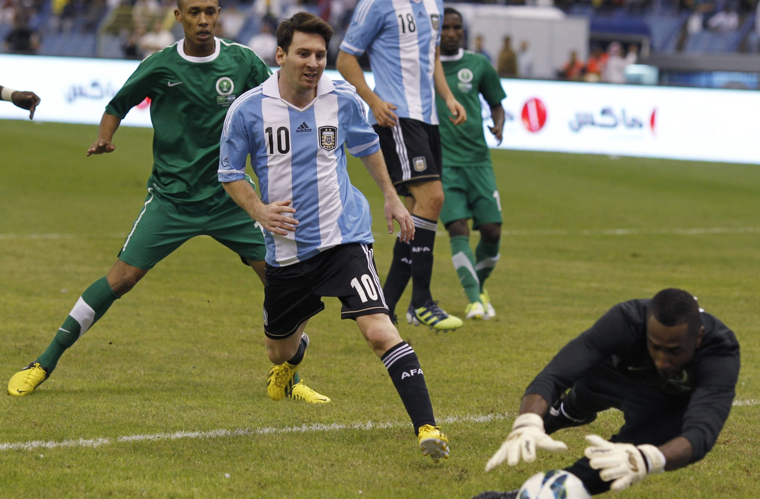 تاريخ مباريات السعودية ضد الأرجنتين (رويترز)