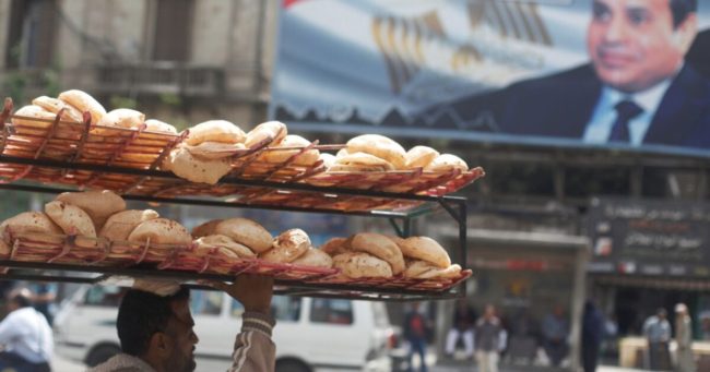 مصر تشكل لجنة عليا لتحديد “سعر عادل” للسلع الاستراتيجية.. وتمنح مهلة أسبوعين للمحال التجارية