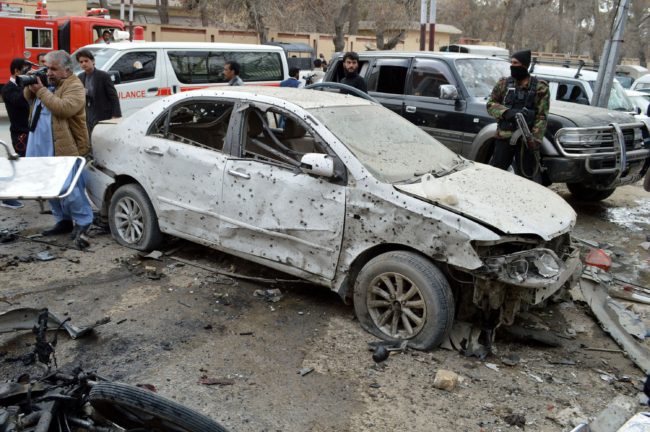 تفجير انتحاري يوقع قتلى وإصابات في باكستان.. استهدف دورية للشرطة وسط توترات سياسية