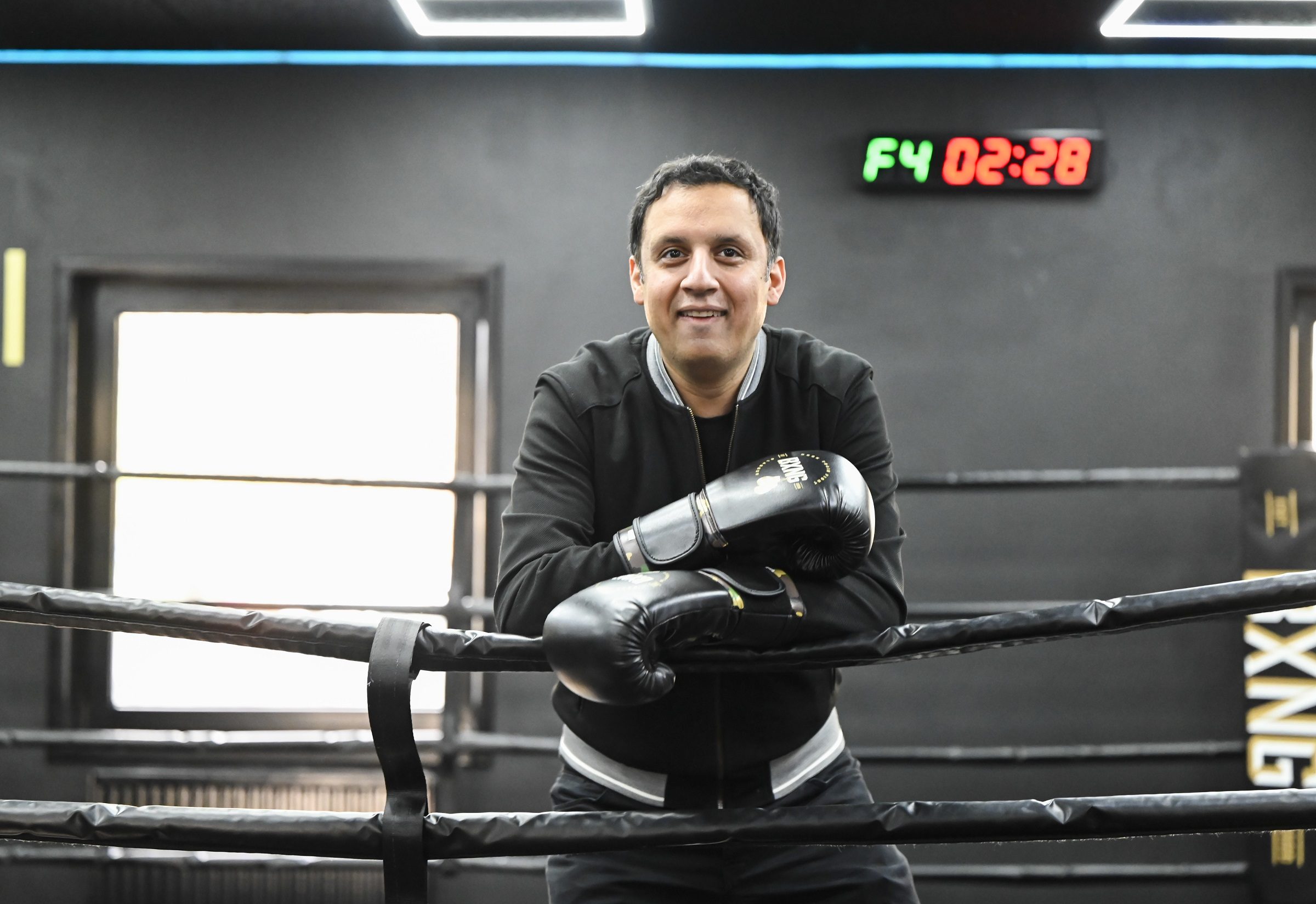 أنس سروار اسكتلندا