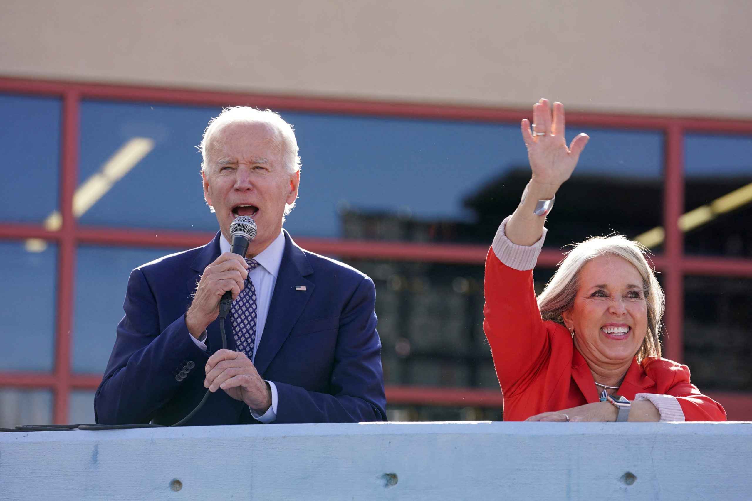 رويترز: ترامب يفكر في إطلاق حملة ترشحه للرئاسة بعد فوز “متوقع” للجمهوريين بالانتخابات النصفية