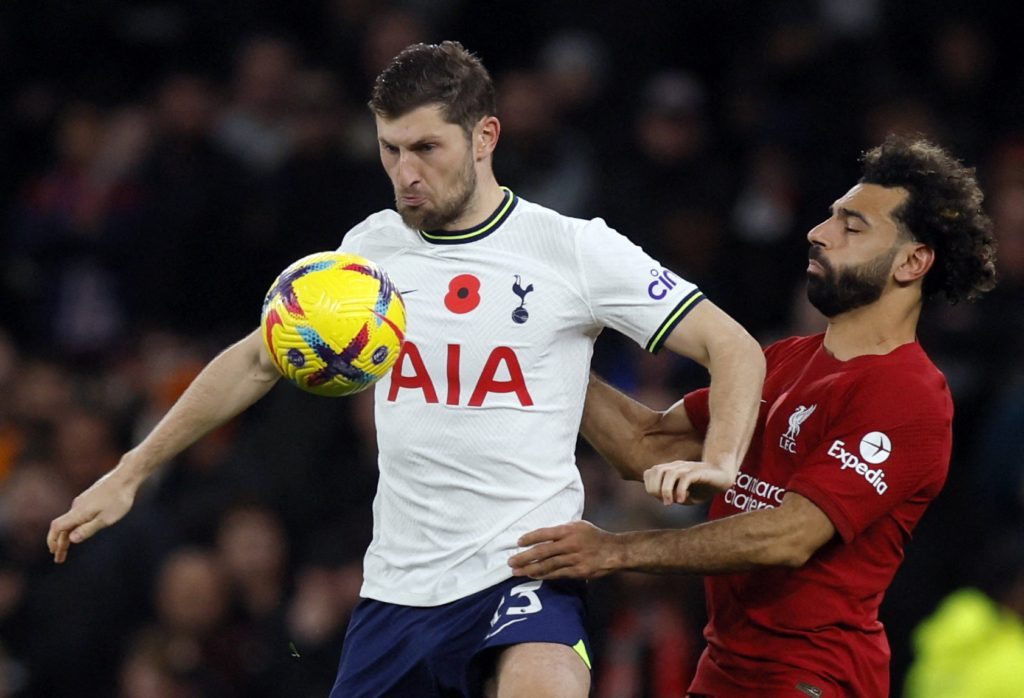 ما قصة زهرة الخشخاش في الدوري الإنجليزي؟ (رويترز)