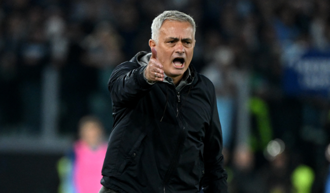 “روما لا تدفع للخونة”.. هجوم عنيف من مورينيو على أحد لاعبيه والصحافة الإيطالية تكشف الأسباب