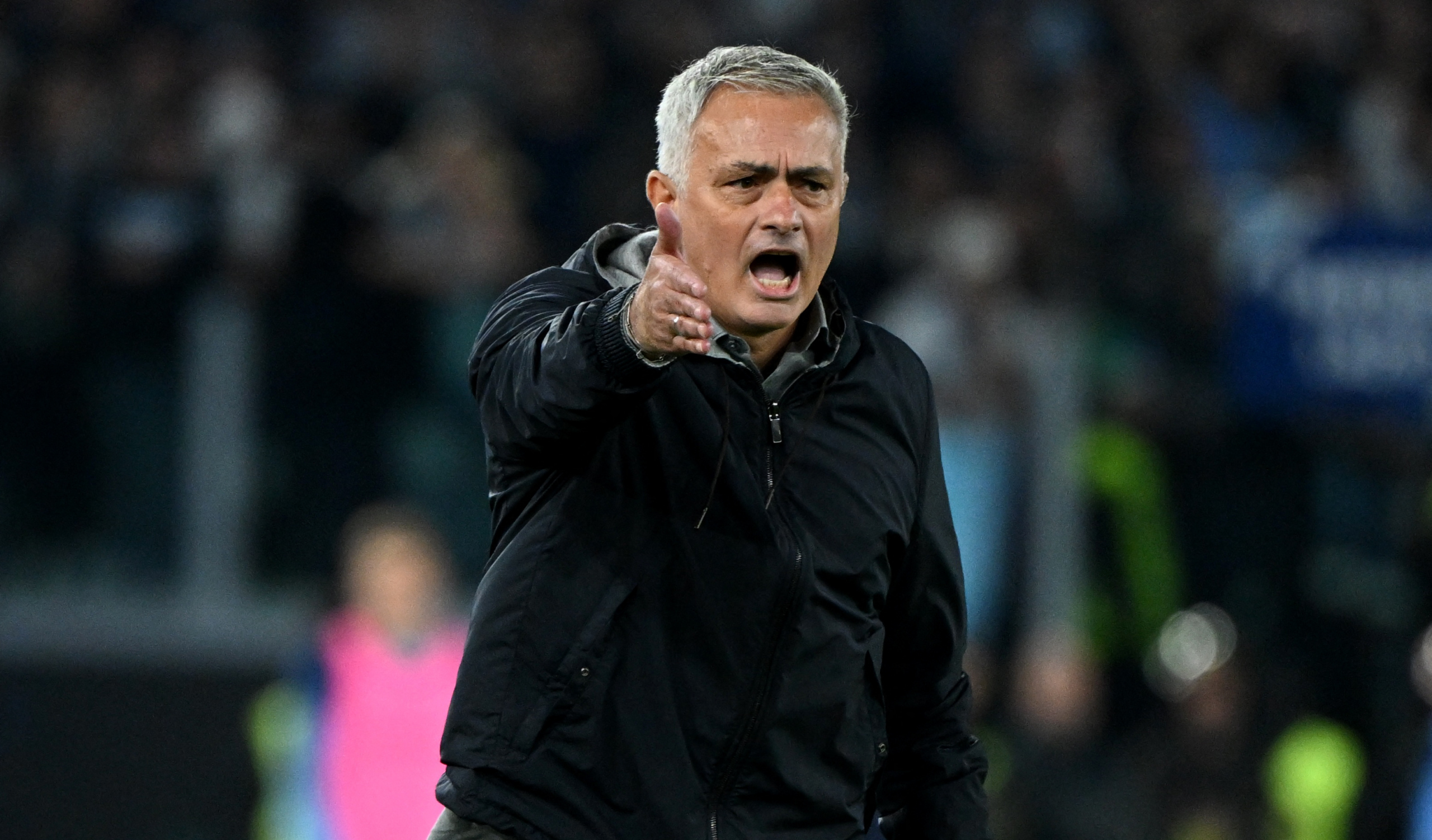 مورينيو يتهم أحد لاعبيه بالخيانة (رويترز)