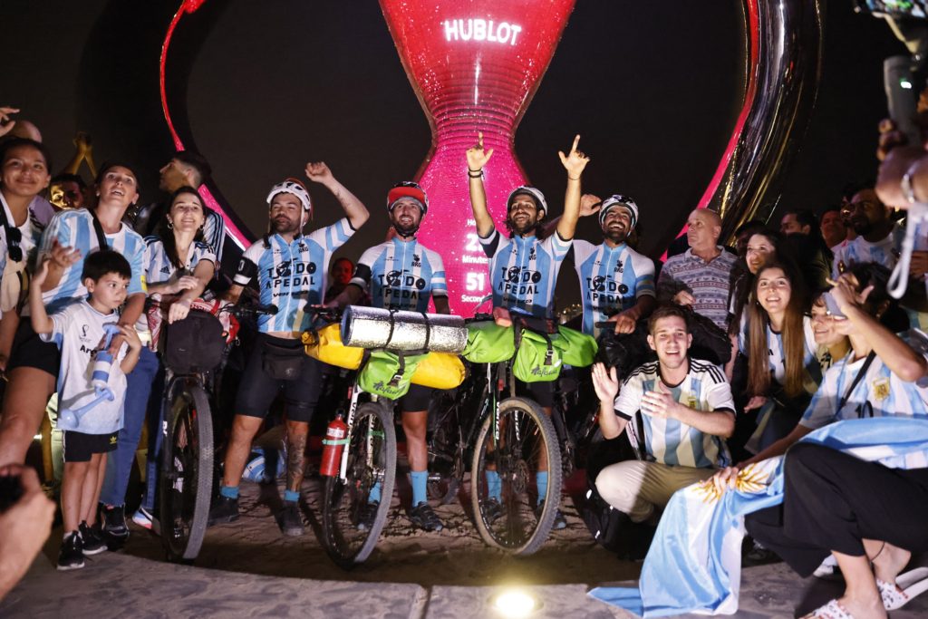 حماسة في الأرجنتين قبل كأس العالم (رويترز)